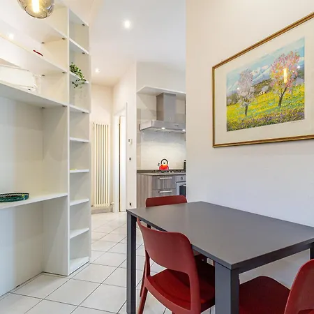 Familybo Santa Viola - Near Maggiore Hospital, Marconi Airport アパート