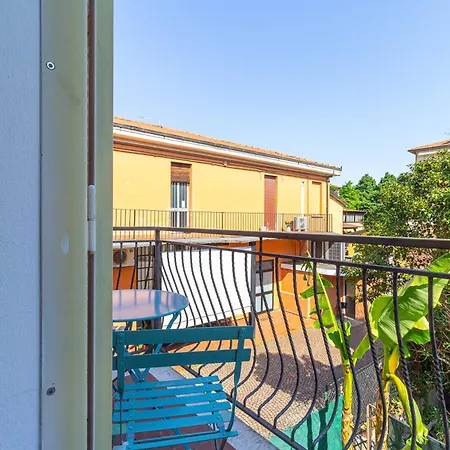 Familybo Santa Viola - Near Maggiore Hospital, Marconi Airport アパート ボローニャ